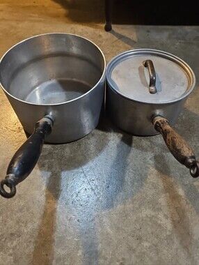 Lot Of 2 Vintage Wear-Ever Aluminum Pot #1042 With Lid Wood Handle & #1044 1/2